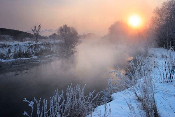 Солнечная зима река