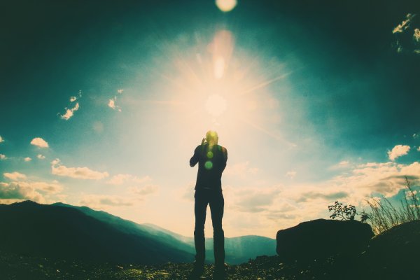 Человек Освещенный солнцем