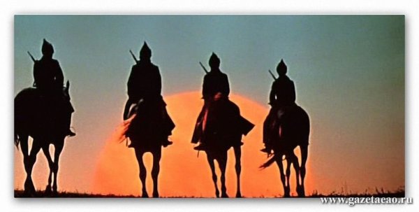 Неуловимые Мстители на фоне заката