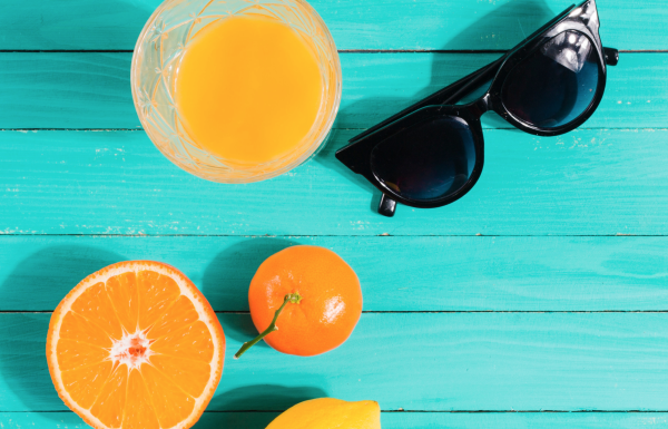 Долька апельсина на свету