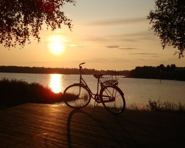 Велосипед на рассвете