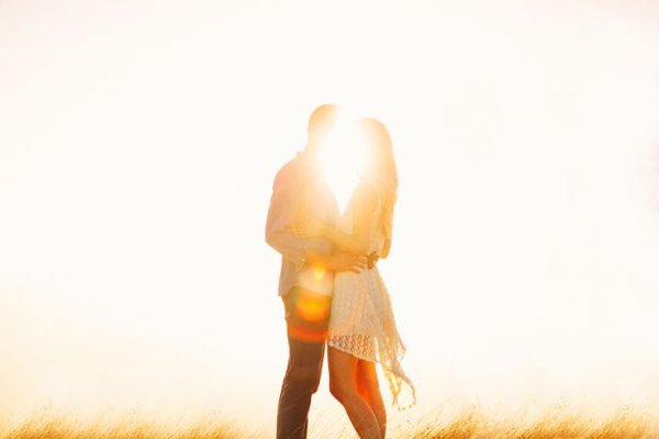 День обнимания с солнцем