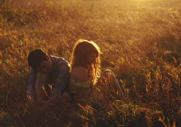 Мать и дочь со спины