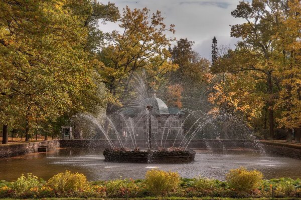 Фонтан Солнцев Петергофе
