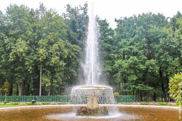Радуга в фонтане