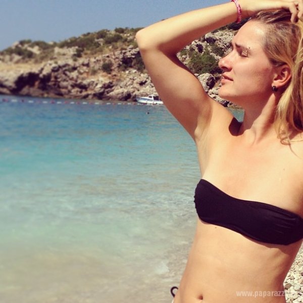 Надпись на песке на море