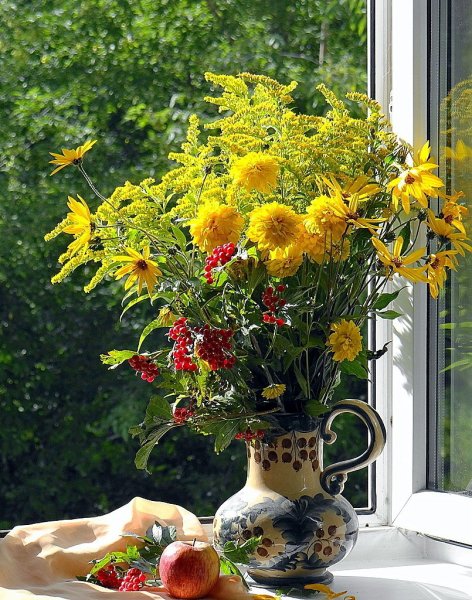 Солнышко в окошко доброе утро