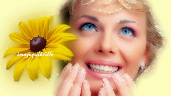 Красивая девушка в солнечных лучах