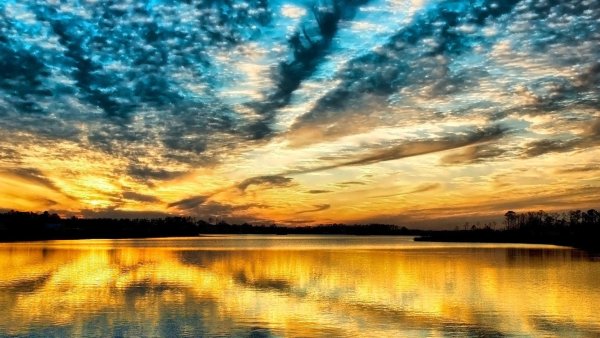Красивый рассвет на море