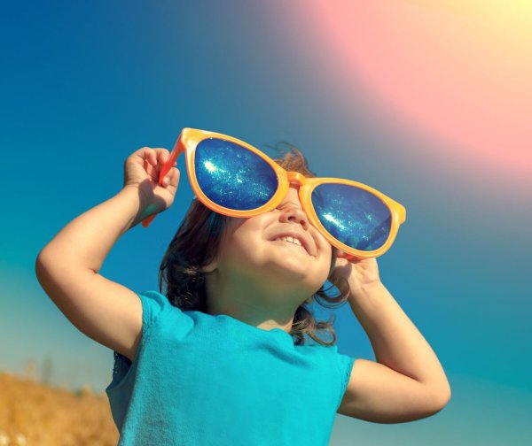 Мальчик веселье зачеркнуто