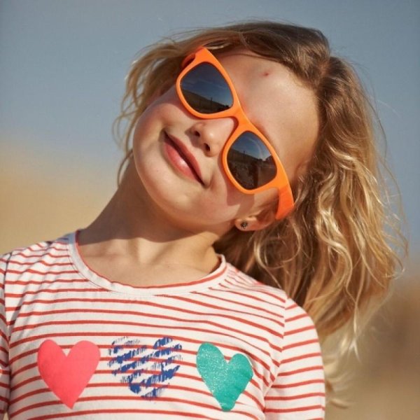 Мальчик с солнечными очками