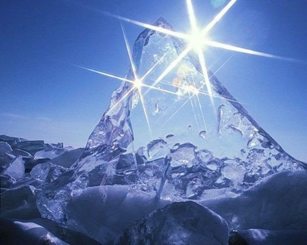 Отражение солнца на льду