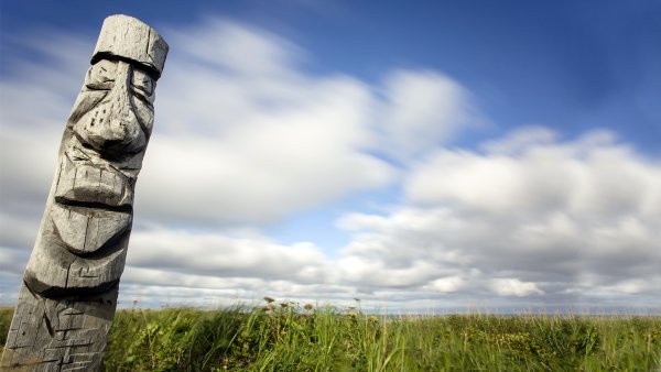 Изумрудная Долина истуканы