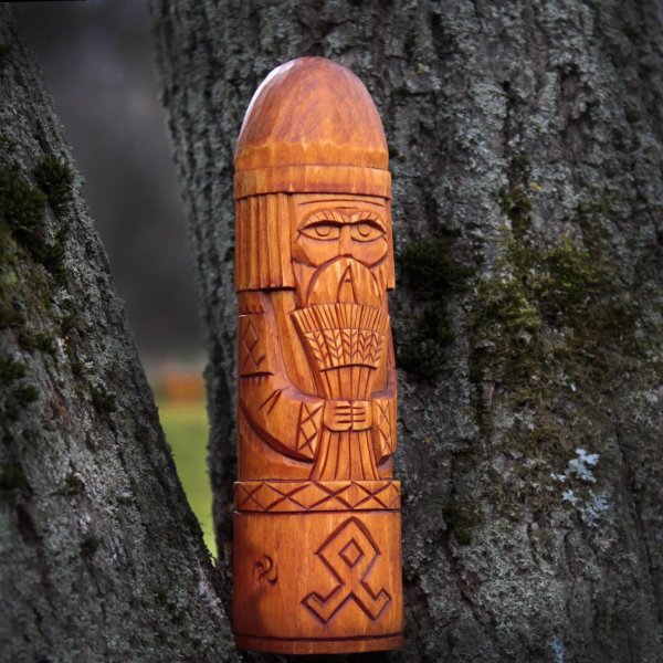 Даждьбог идол