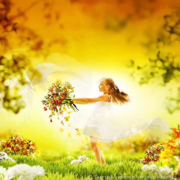 Девушка радуется солнцу