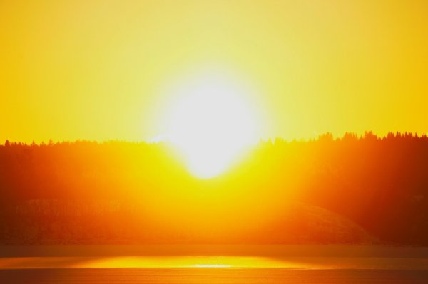 Утром солнце встает