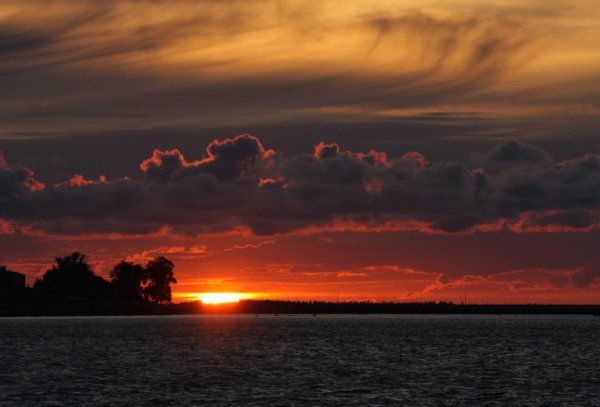 Закатилось солнце земли русской