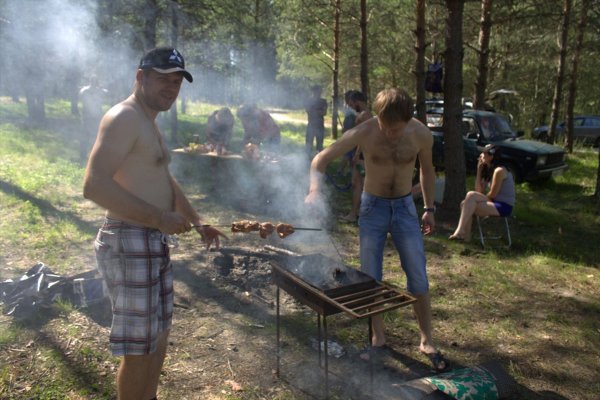 Ребята на шашлыках