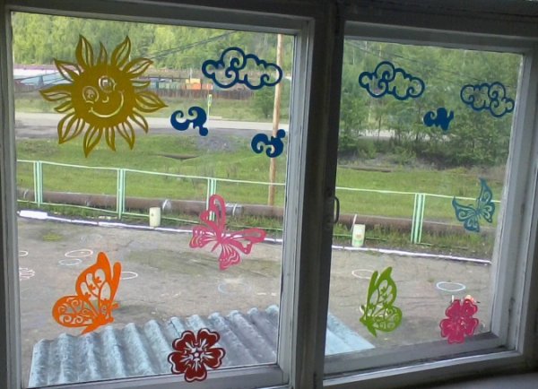 Дети Весна за окном