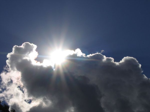 Тучи закрывают солнце