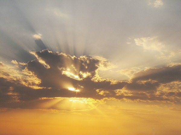 Солнце из-за туч