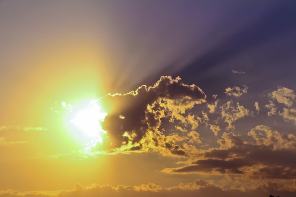 Солнце среди облаков