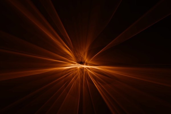 Солнечные лучи на белом фоне