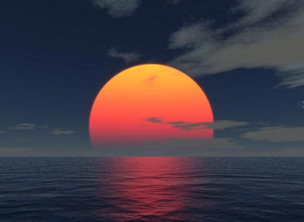 Солнце садится в море
