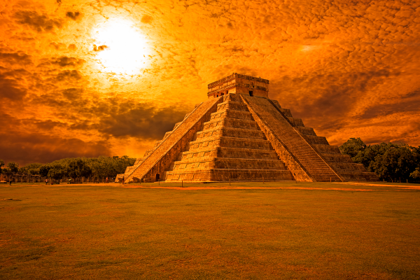 Красивый закат в пустыне