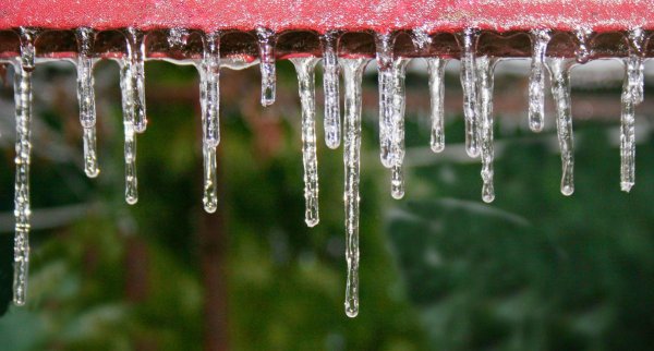 Сосульки на крыше