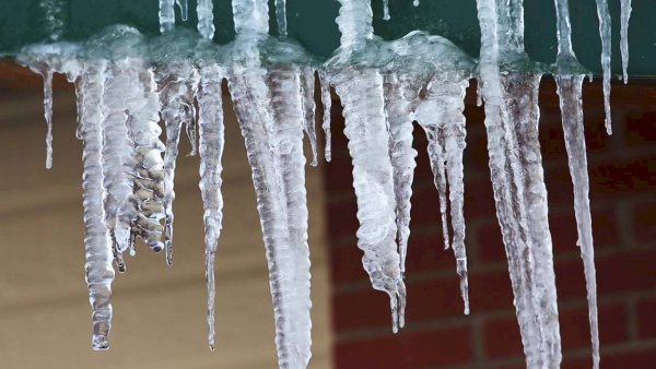 Весна сосульки