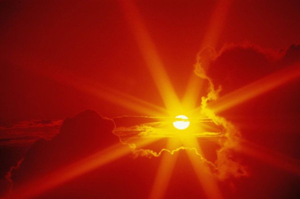 Солнце среди туч