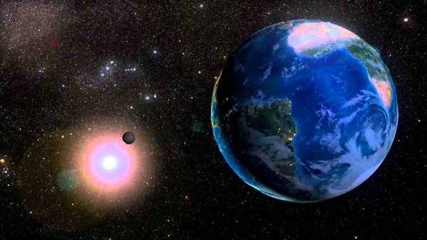 Луна на фоне земли