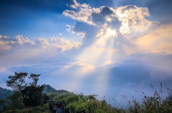 Солнце сквозь облака