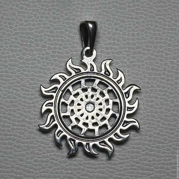 Древнеславянский амулет черное солнце