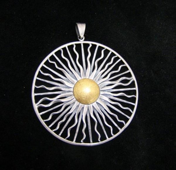 Круглый амулет с дыркой