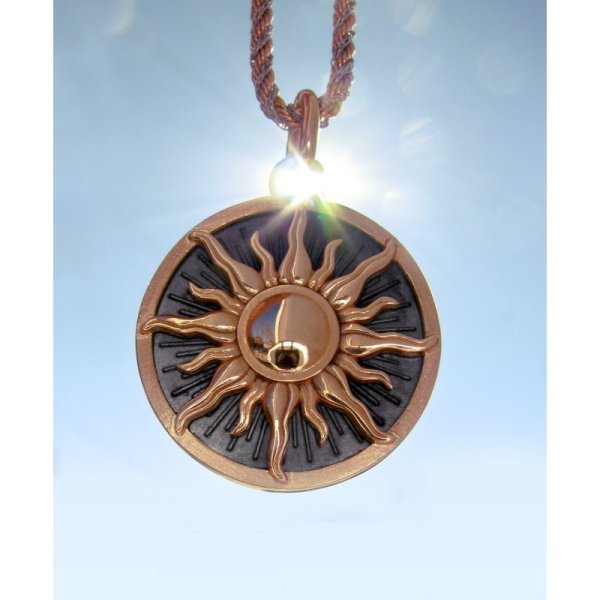 Кулон в виде солнца
