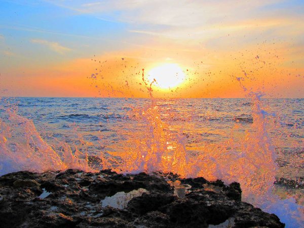 Лучи солнца в брызги