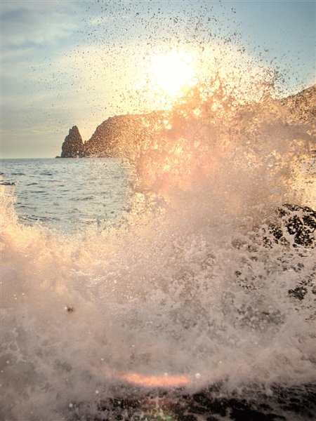 Брызги волн