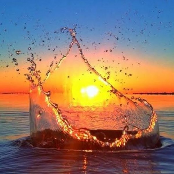 Брызги воды и природа