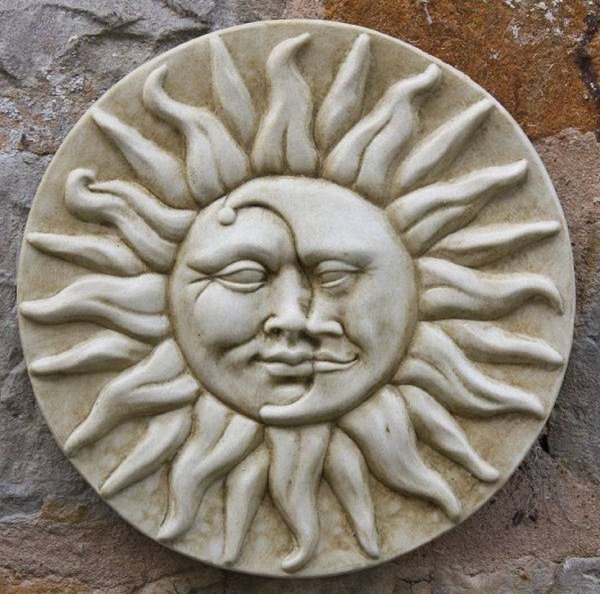 Круглый барельеф