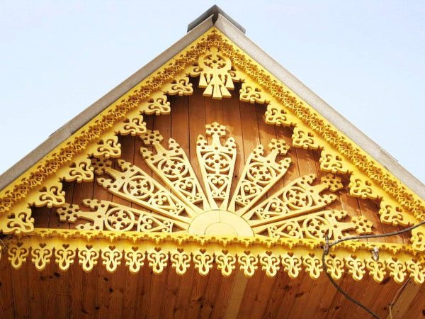 Прорезная домовая резьба наличники