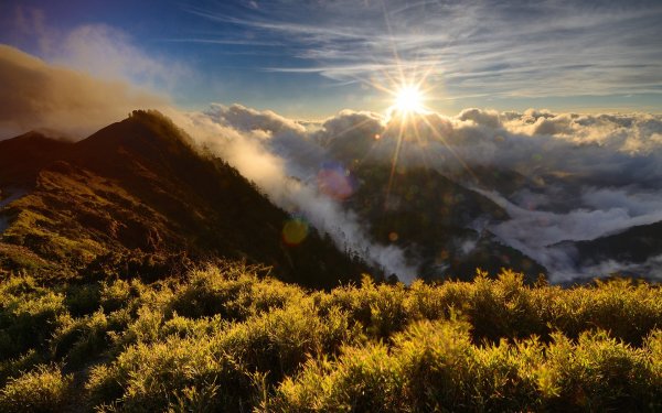 Гора Фудзияма в Японии на Восходе солнца