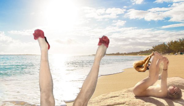 Дети бегут в море