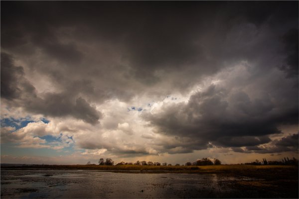 Небо хмурится