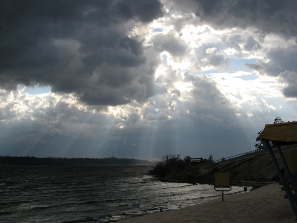 Небо хмурится