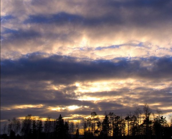 Небо хмурится