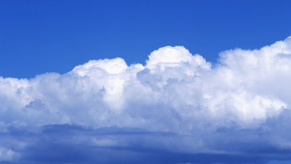 Голубое небо с облаками