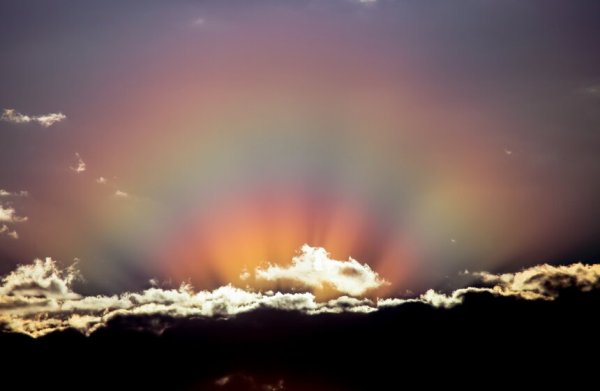 Эффект Fallstreak в перисто- кучевых облаках