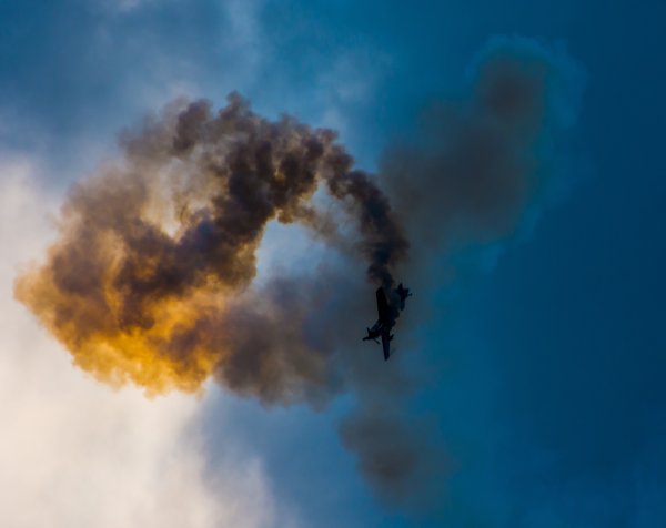 Черный дым в небе